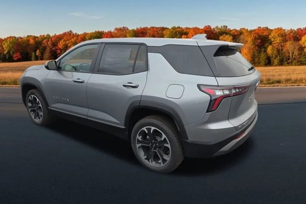 2026 Chevrolet Equinox LT photo 1