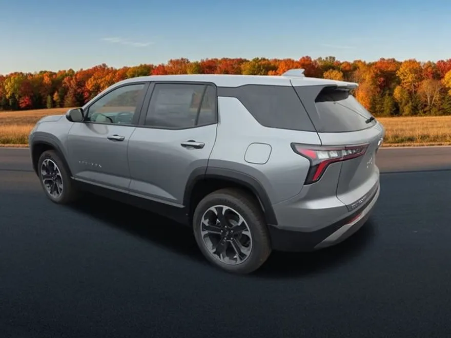 2026 Chevrolet Equinox LT photo 1