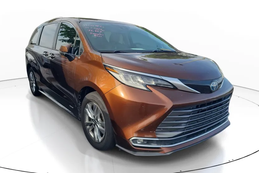 2021 Toyota Sienna Base photo 1