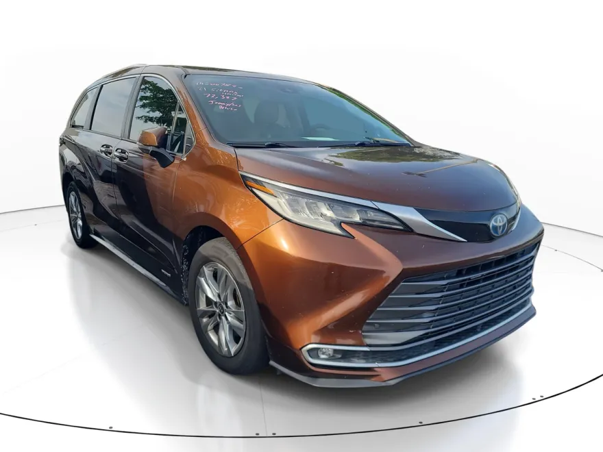2021 Toyota Sienna Limited photo 1