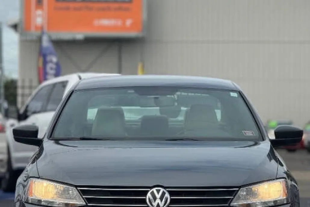 2016 Volkswagen Jetta 1.8T Sport photo 1