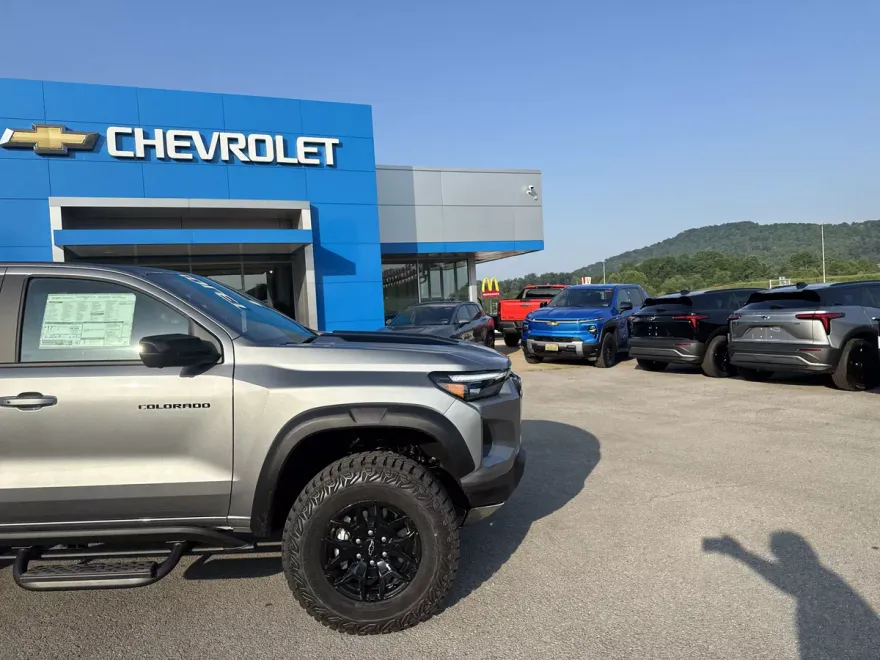2025 Chevrolet Colorado ZR2 photo 1