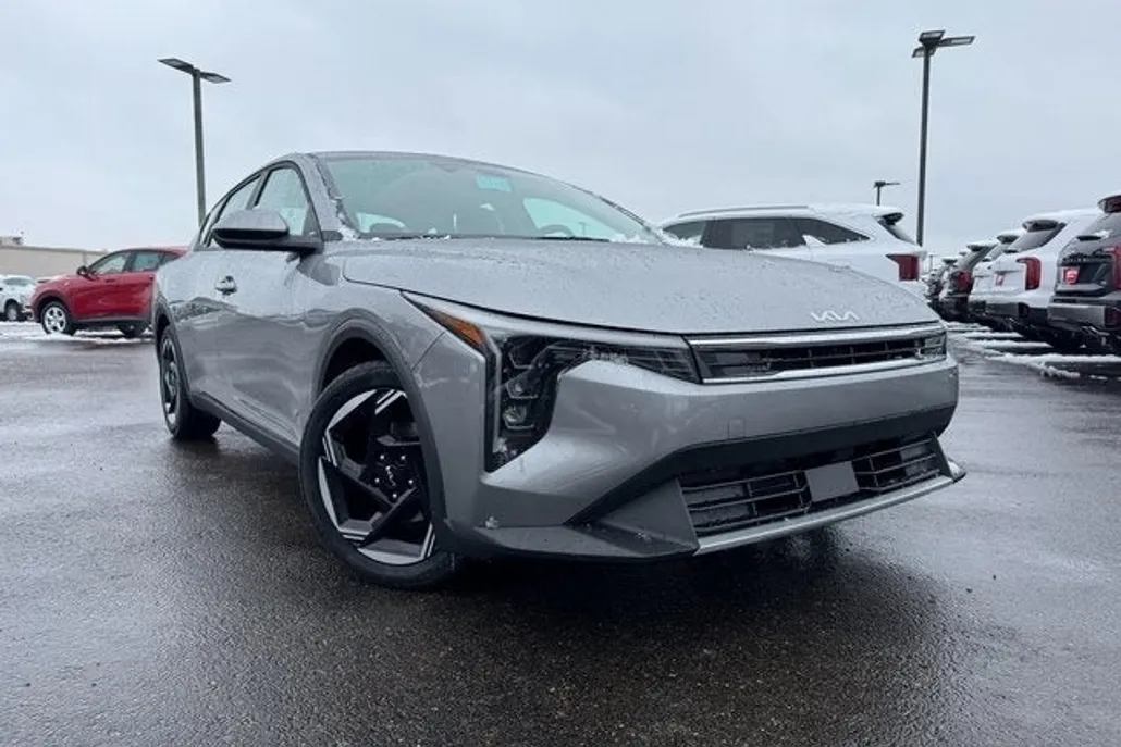 2025 Kia K4 EX photo 1