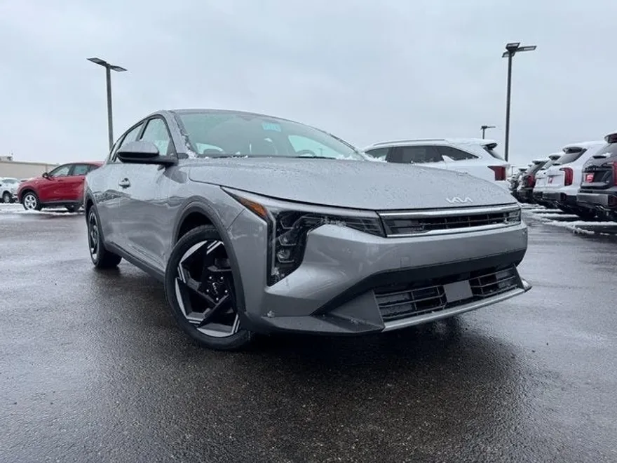 2025 Kia K4 EX photo 1