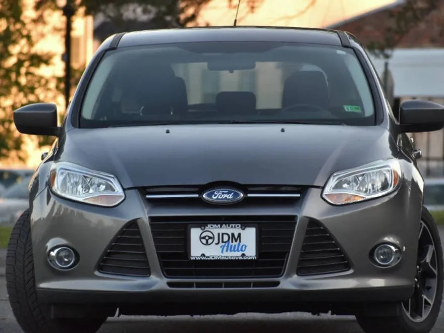 2012 Ford Focus SE photo 1