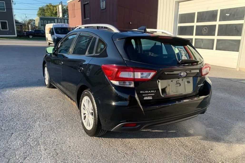 2018 Subaru Impreza 2.0i Premium photo 1