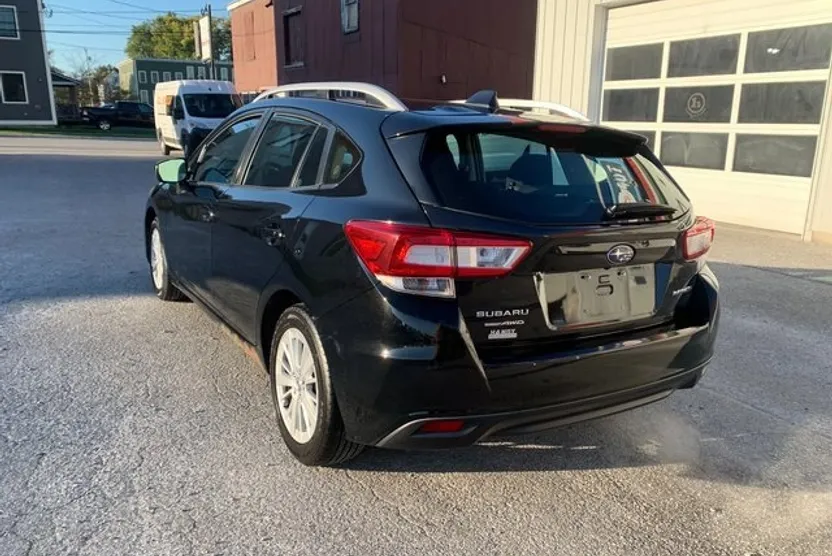 2018 Subaru Impreza 2.0i Premium photo 1