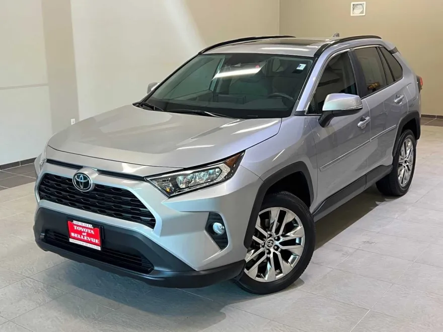2021 Toyota RAV4 XLE Premium photo 1