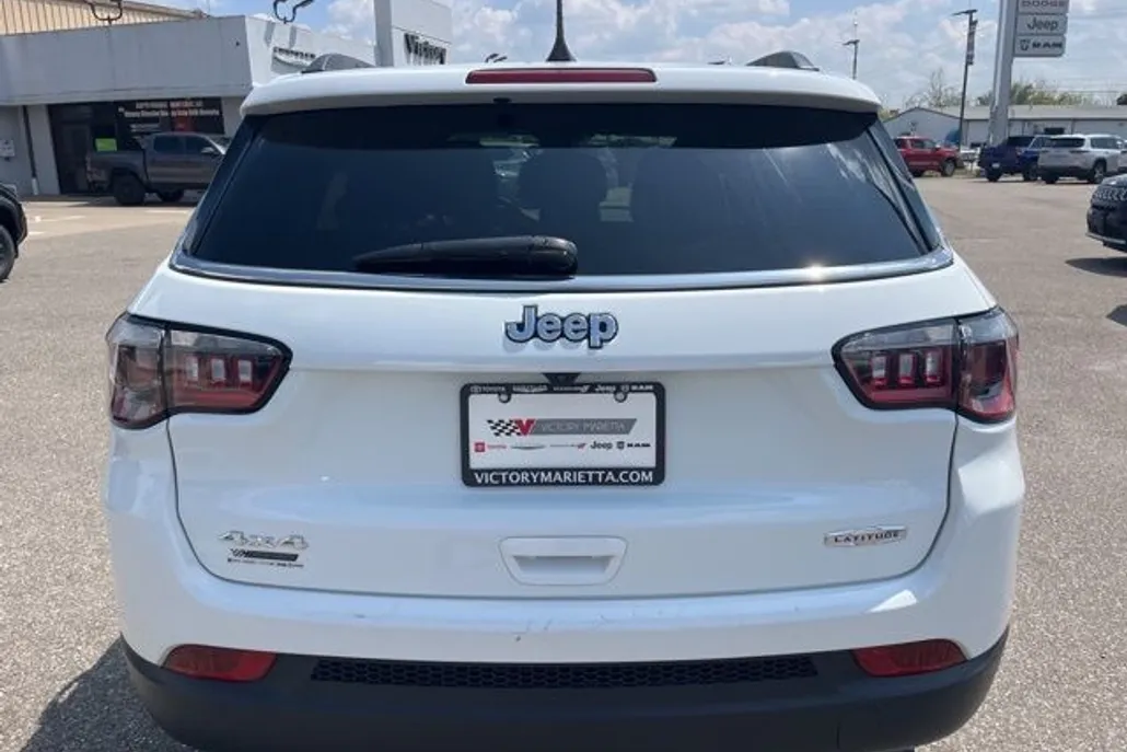 2024 Jeep Compass Latitude photo 1