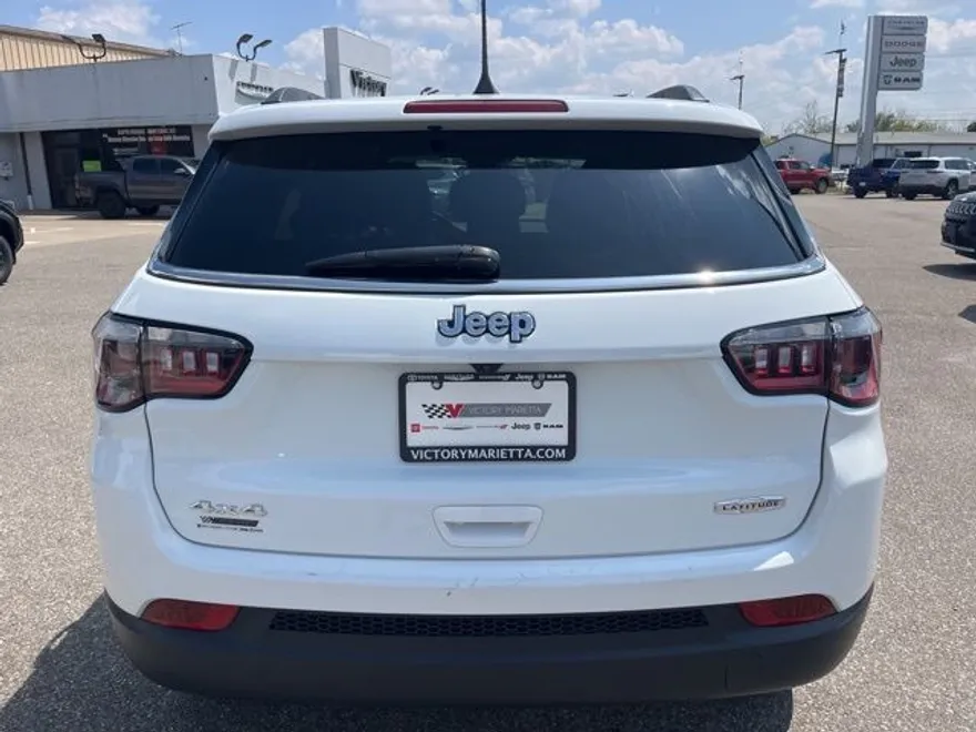 2024 Jeep Compass Latitude photo 1