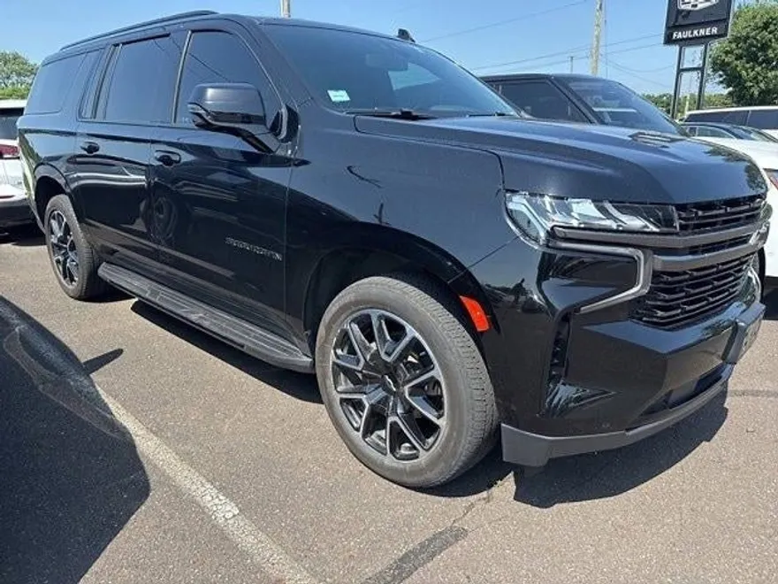2022 Chevrolet Suburban RST photo 1