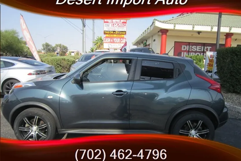 2012 Nissan Juke SV photo 1