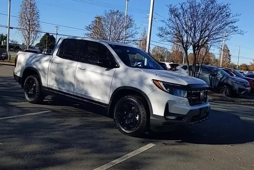 2025 Honda Ridgeline Black Edition photo 1