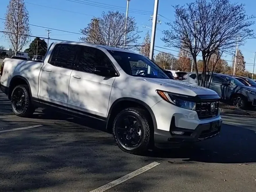 2025 Honda Ridgeline Black Edition photo 1
