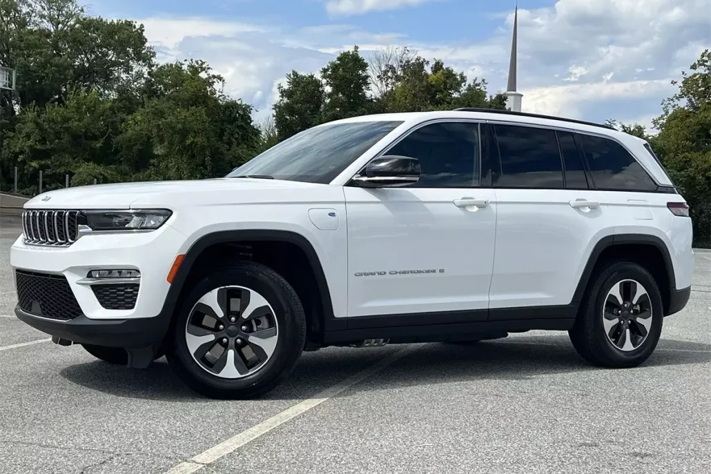 2024 Jeep Cherokee Limited 4xe photo 1