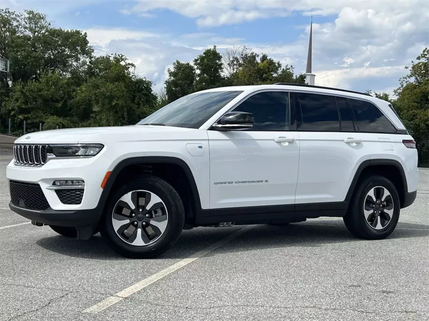 2024 Jeep Cherokee Limited 4xe photo 1