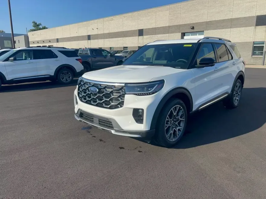 2025 Ford Explorer Platinum photo 1