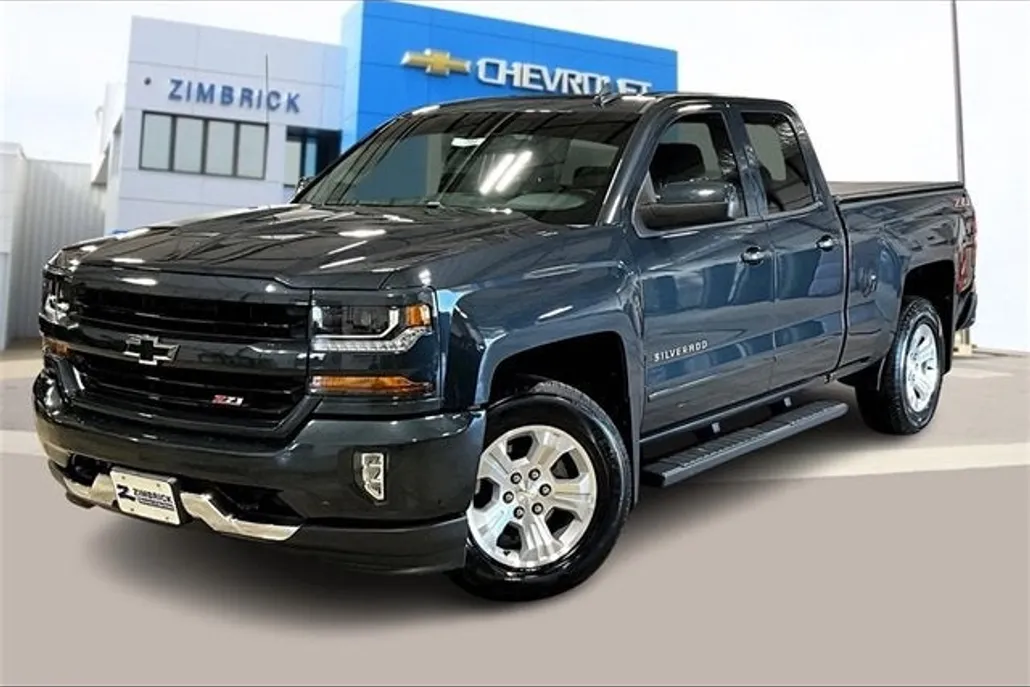 2018 Chevrolet Silverado 1500 LT photo 1