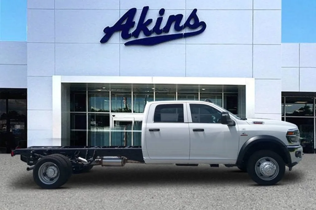 2025 Ram 5500 Tradesman photo 1