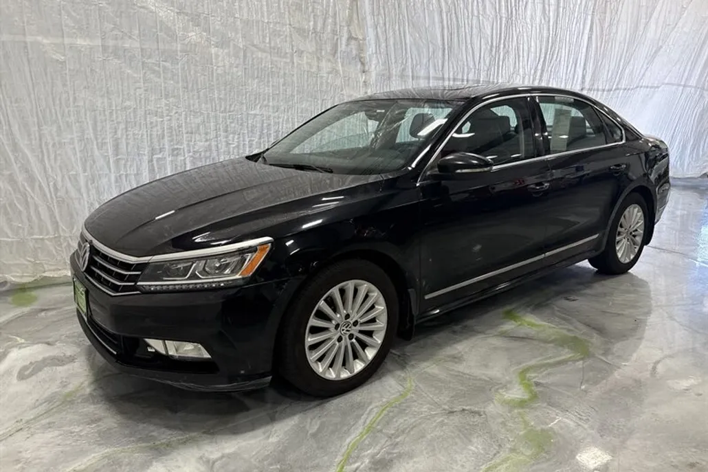 2016 Volkswagen Passat SE photo 1