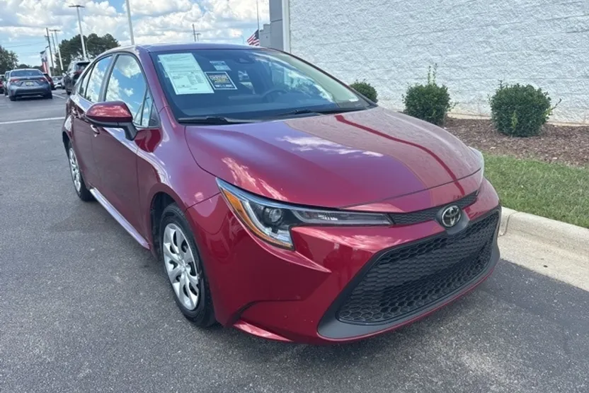 2022 Toyota Corolla LE photo 1