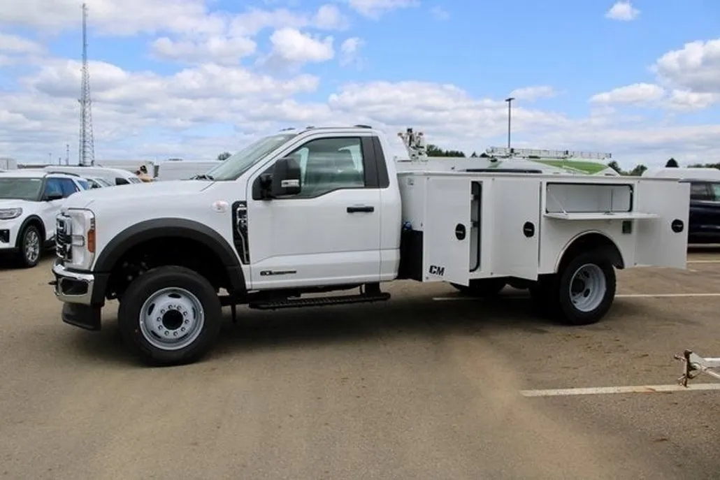 2024 Ford F-600 photo 1