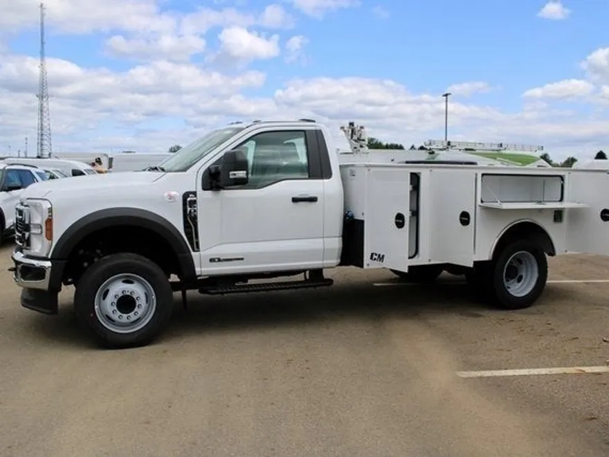 2024 Ford F-600 photo 1