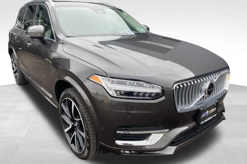 2023 Volvo XC90 AWD Plus photo 1