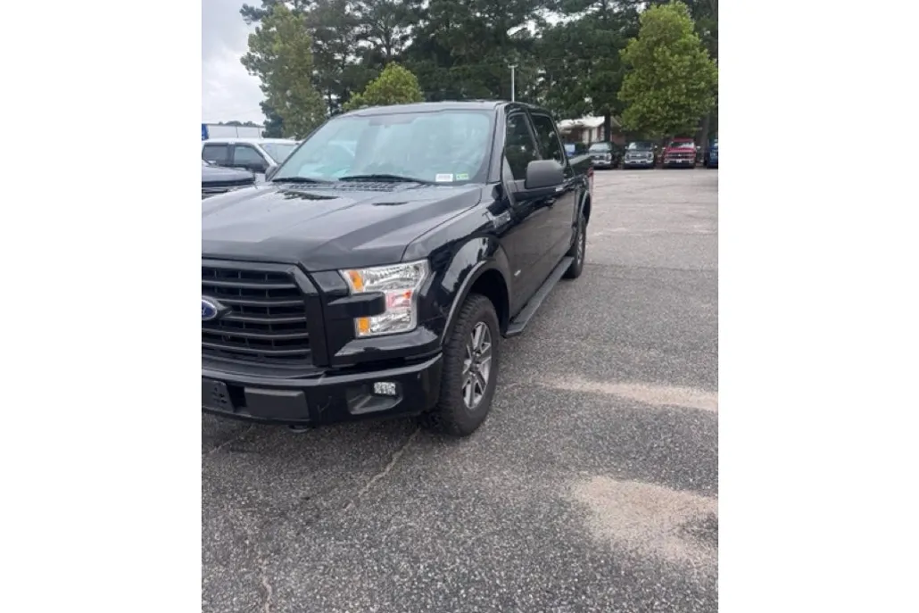 2017 Ford F-150 XLT photo 1