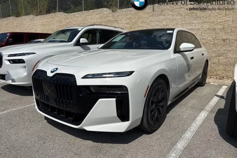 2024 Bmw i7 xDrive60 photo 1