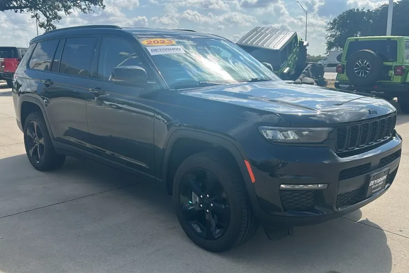 2023 Jeep Grand Cherokee Limited photo 1