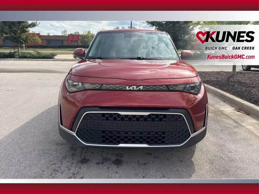 2024 Kia Soul LX photo 1