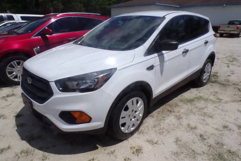 2019 Ford Escape S photo 1