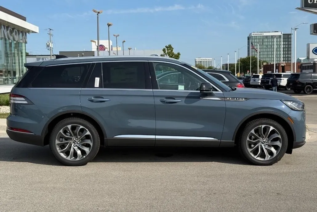 2025 Lincoln Aviator Reserve photo 1