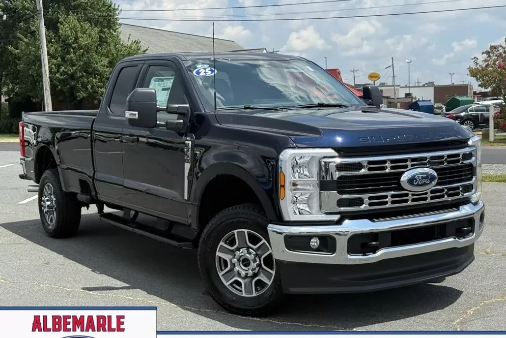 2025 Ford F-350 photo 1