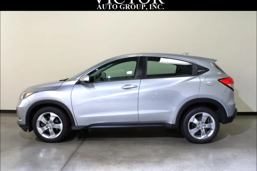 2017 Honda HR-V LX photo 1