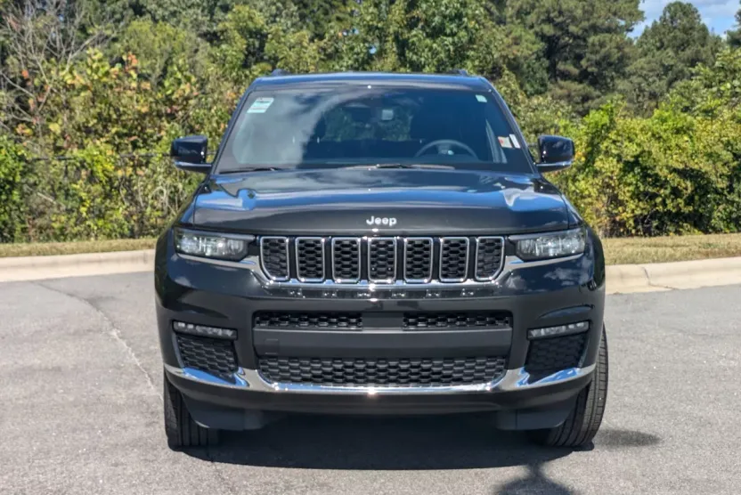 2024 Jeep Grand Cherokee Limited photo 1
