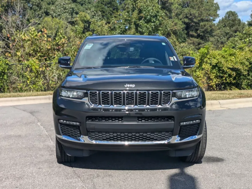 2024 Jeep Grand Cherokee Limited photo 1
