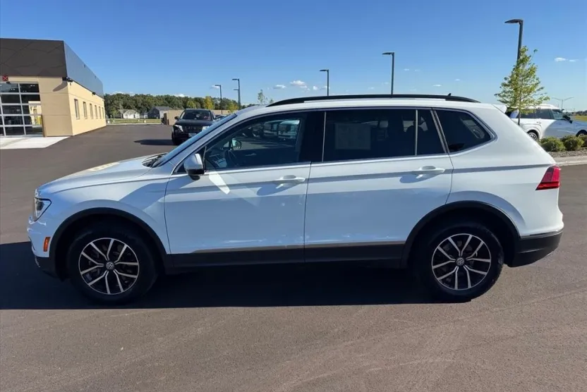 2021 Volkswagen Tiguan SE photo 1