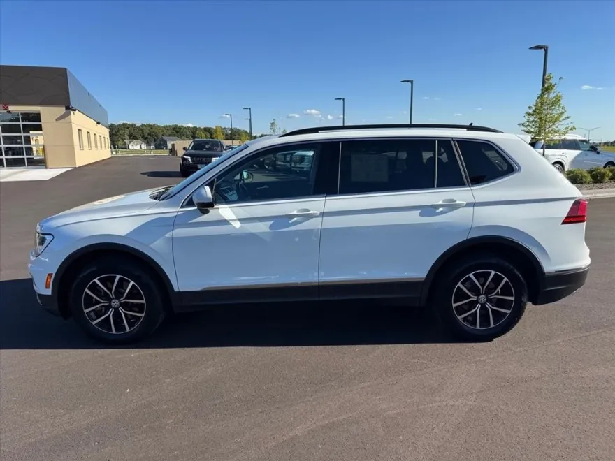 2021 Volkswagen Tiguan SE photo 1