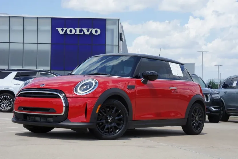 2024 Mini Cooper 2 Door Hardtop Signature photo 1