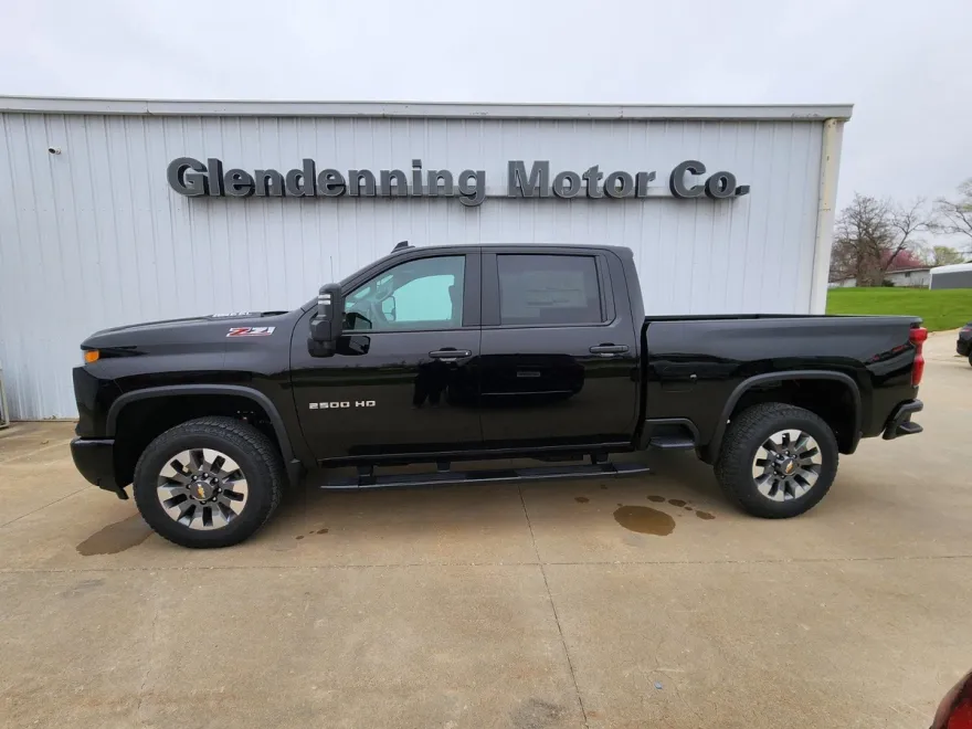 2025 Chevrolet Silverado 2500HD Custom photo 1