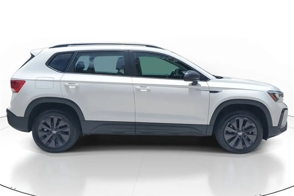 2024 Volkswagen Taos S photo 1