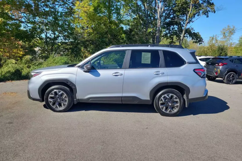 2025 Subaru Forester Premium Base photo 1