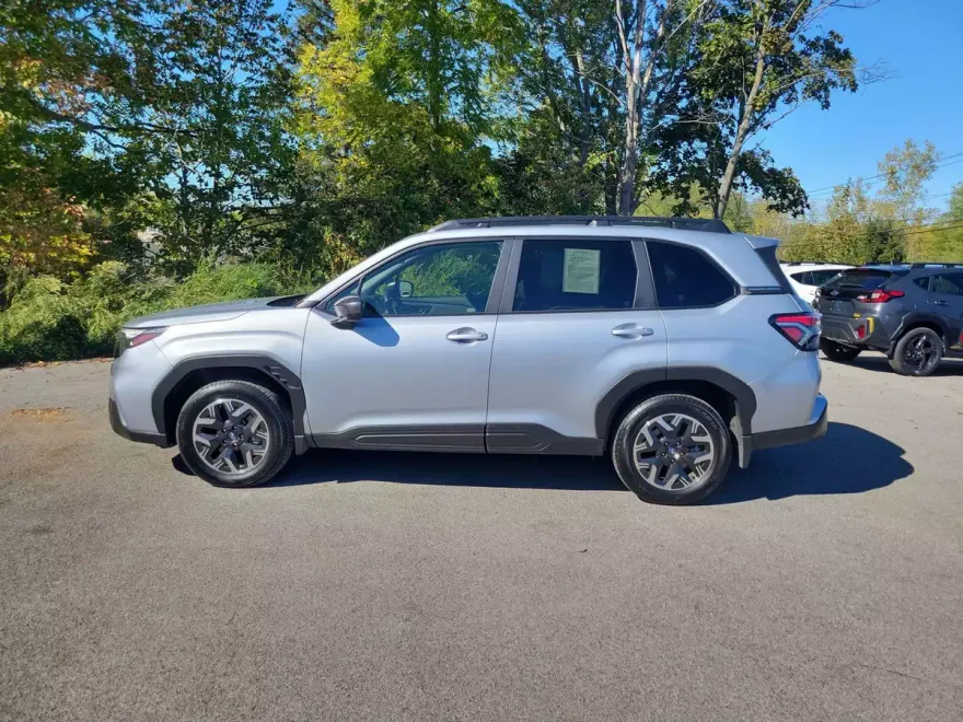 2025 Subaru Forester Premium Base photo 1
