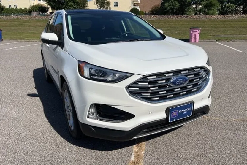 2022 Ford Edge Titanium photo 1