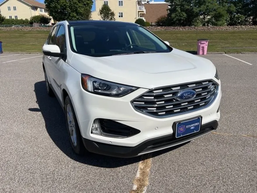2022 Ford Edge Titanium photo 1
