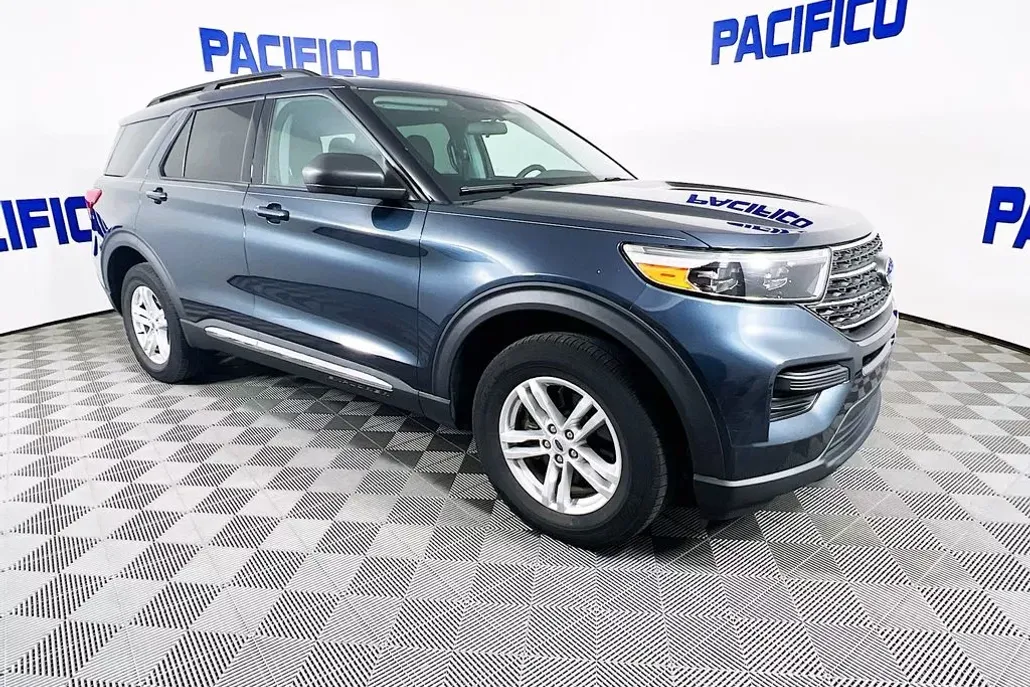 2022 Ford Explorer XLT photo 1