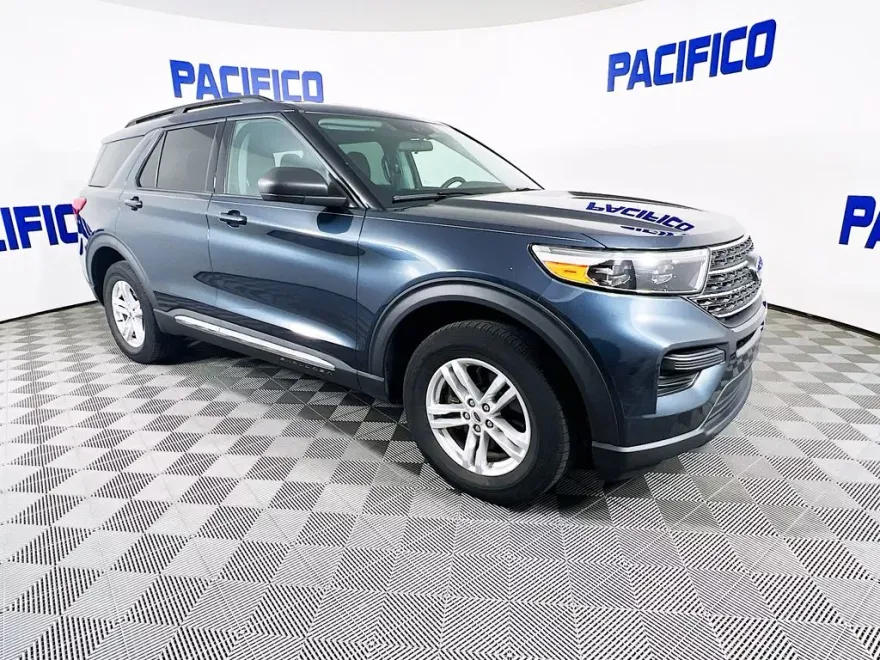 2022 Ford Explorer XLT photo 1