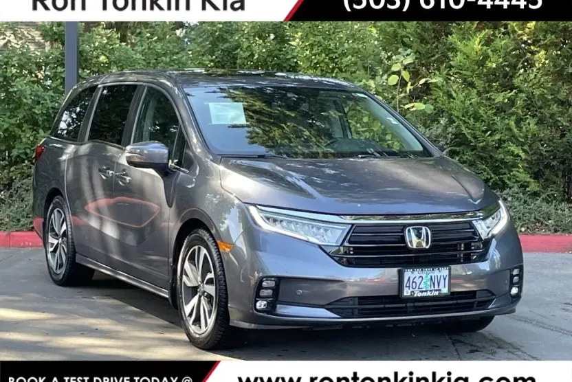 2021 Honda Odyssey Touring photo 1